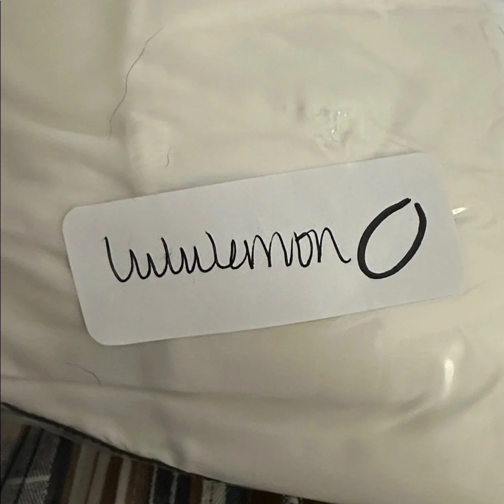 LULULEMON 8 Run Bundle Up Woman white with black edging activewear Jacket - Picture 11 of 16